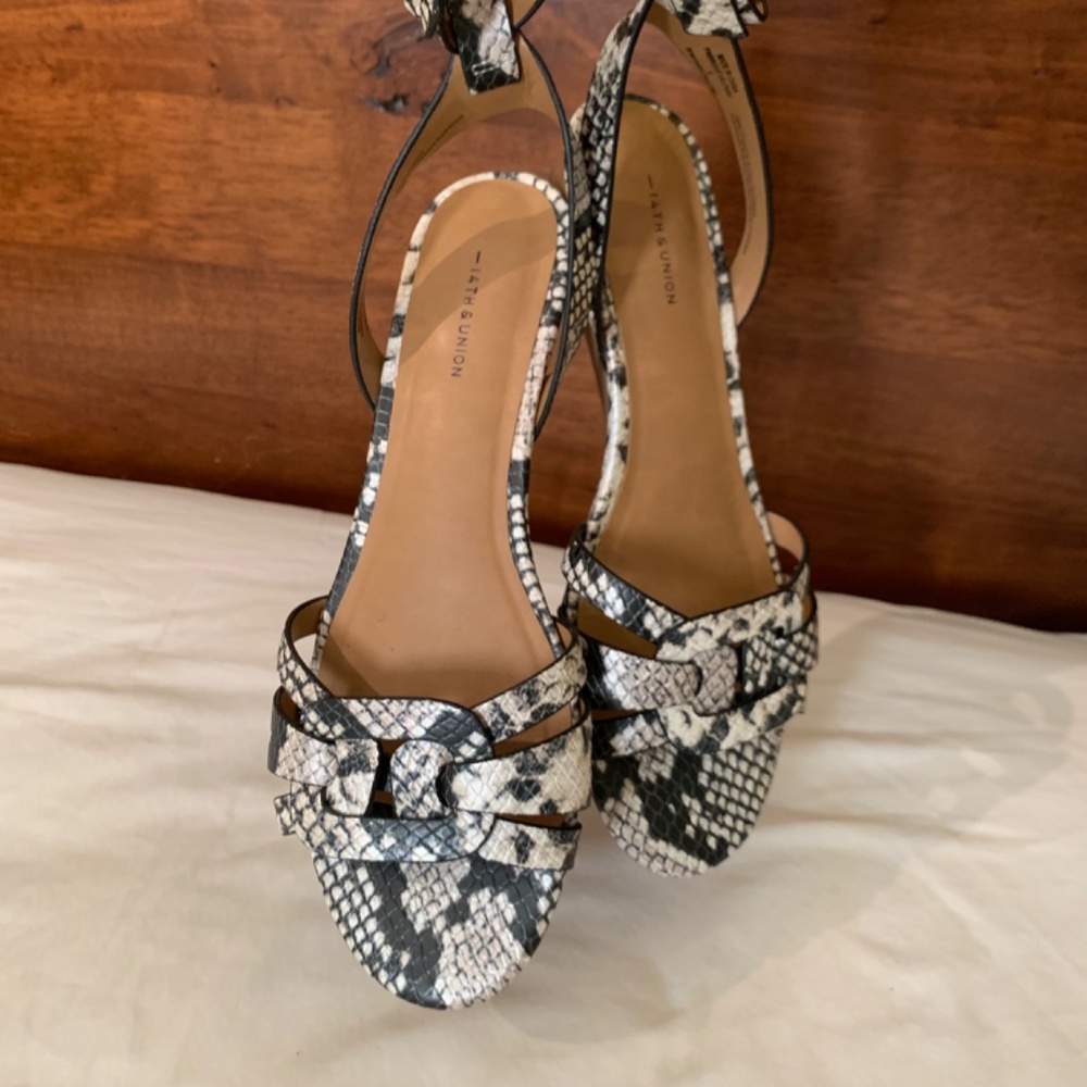 14th & Union Black White Snake Faux Laran-Pu Sandals Size 6M